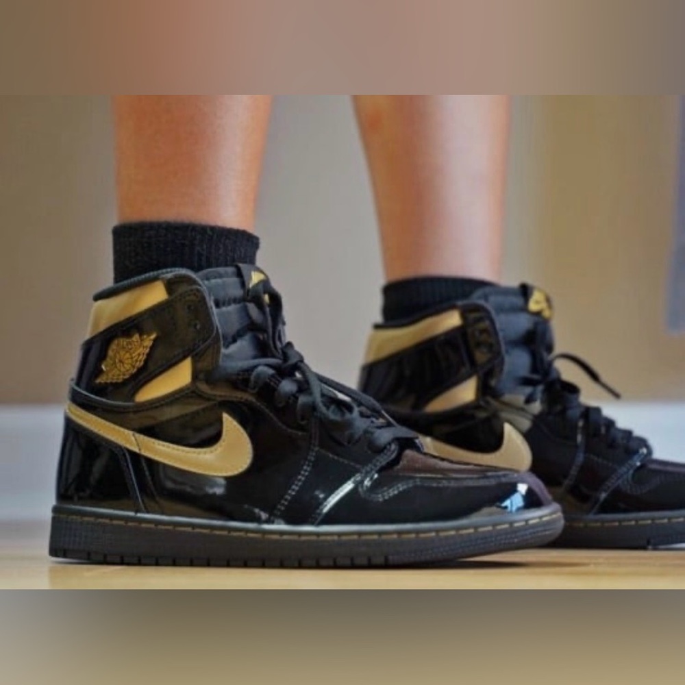 Jordan 1 Retro High (GS) Black Metallic Gold